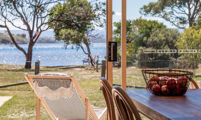 Coles Bay House | Lobster Pot Cabin, Beachfront Escape - Coles Bay