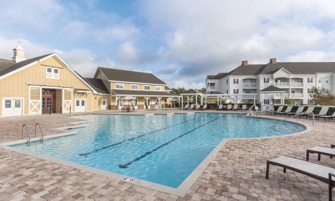 Williamsburg Resort | LOCAL HOST! 3BR at Governor's Green. Prime Location - Indoor/Outdoor Pools!
