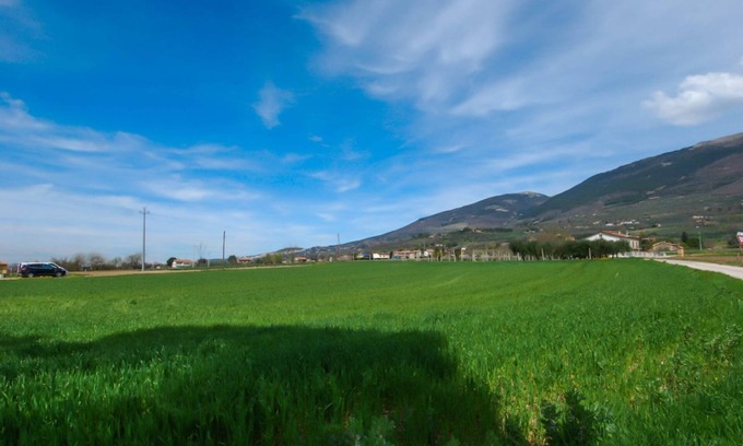 Casenuove Apartment | Located in the Capodacqua district of Assisi, 5 km from Assisi, Casa Fiorelli is a quiet apartment surrounded by nature with a wonderful view that stretches from Assisi to Mount Subasio.Located in a strategic position, it allows to reach in few kilometer