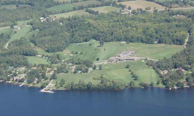 Fenelon Falls Cottage | Located on a Waterfront Golf Resort