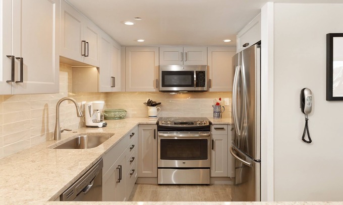 Snowmass Village Condo | Located on Fanny Hill, Stonebridge Condo 933, 2 Bedroom & Den 3 BA
