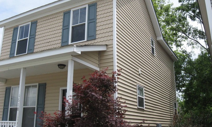 Wilmington House | Location House - Charming 3-bedroom house near vibrant downtown and beaches