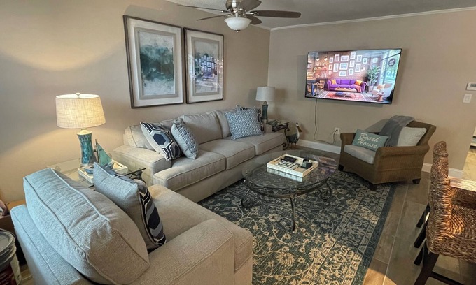 Treasure Island Condo | Location, location, location- Treasure Island cozy cottage