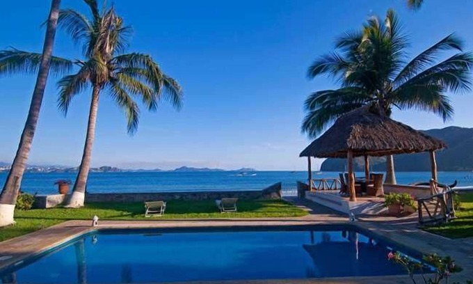 Manzanillo House | Location, location.......4 Bedroom right on beautiful sandy beach