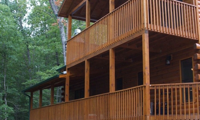 Blue Ridge House | Location location!Beautiful Log Cabin Retreat in the Aska Adventure Area.