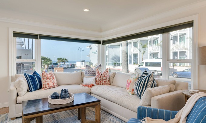 Downtown House | LOCATION, LOCATION, LOCATION! 7 Bedrooms - VIEW - Steps to Sand/Ocean/Pier