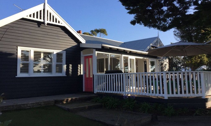Barwon Heads House | Location & Luxe in 'Barwon Heads Central' - Beach, Pub & Cafes at the door .