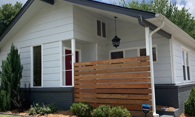 Cherry Street Cottage | Location!!!! Midtown! By TU, Expo Center and Hospitals! 2 BR/2 BA remodeled!!