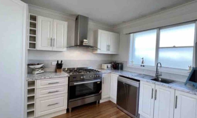 Loch House | Loch Village Guesthouse-ensuite spa-Pet friendly
