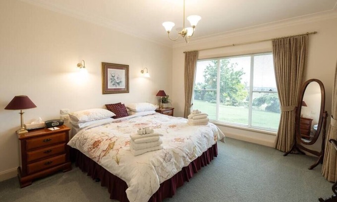 Mount Panorama Cottage | LOCHINVAR/ Magnolia Cottage.