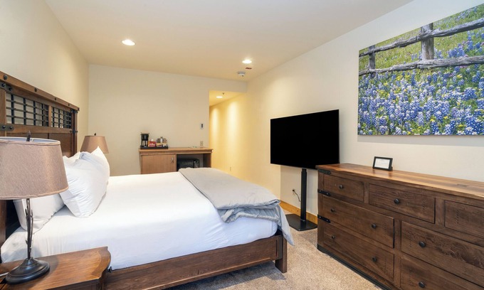 Mountain Village Hotel | Lock-off Hotel Room Bear Creek Lodge