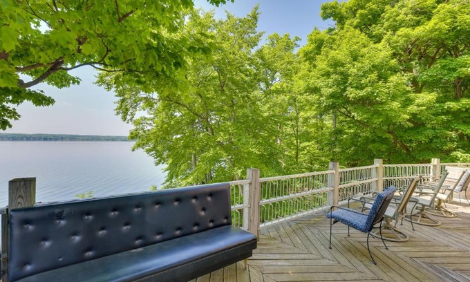Teall Beach House | Lockes Glen - Lakefront Geneva Getaway with Dock!