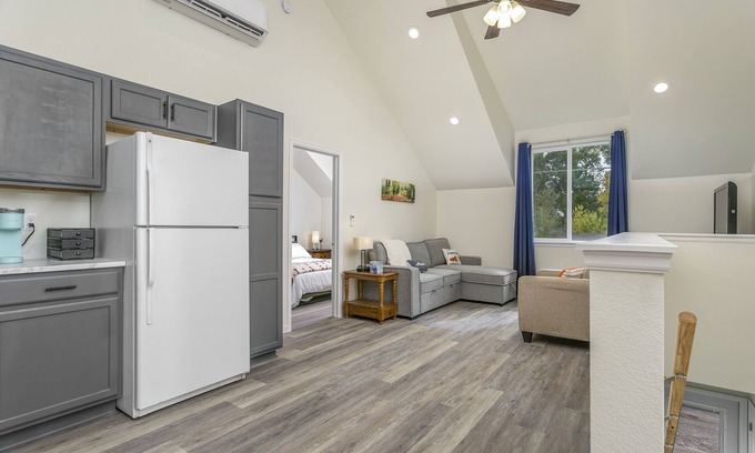 Windsor House | Locust Loft in Old Town Windsor. Near main park.