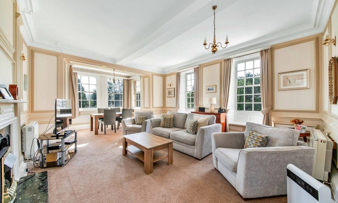 Thirsk Apartment | Lodge in Thirsk with Spa & Scenic Countryside