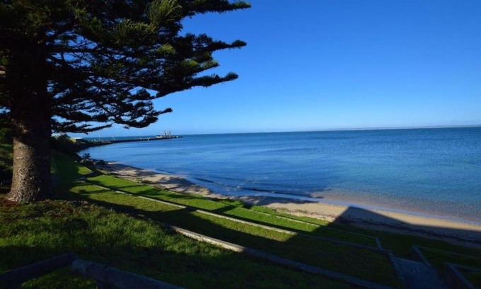 Kingscote Apartment | Lodge on Seaside-Summer Sale is now on in Esplanade and Buller St Kingscote