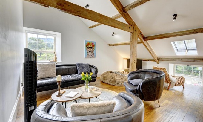 Lofthouse Apartment | Loft 11 - Unique Apartment with Stunning Views
