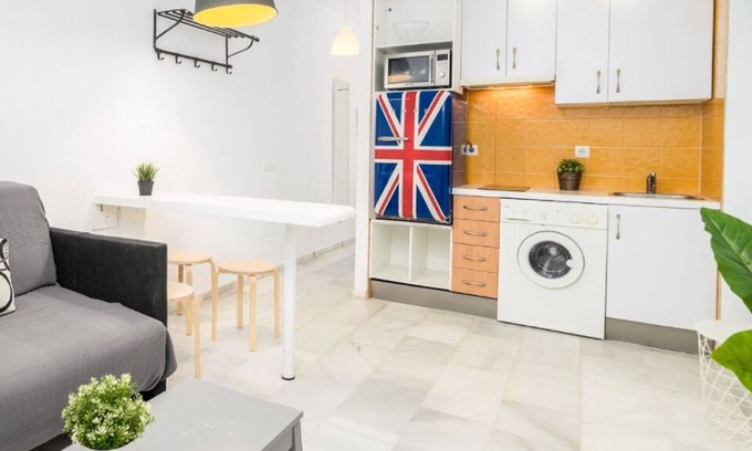 Capuchinos Apartment | Loft Great Families 18pax 2 Kitchens 3 Bathrooms 4 TV