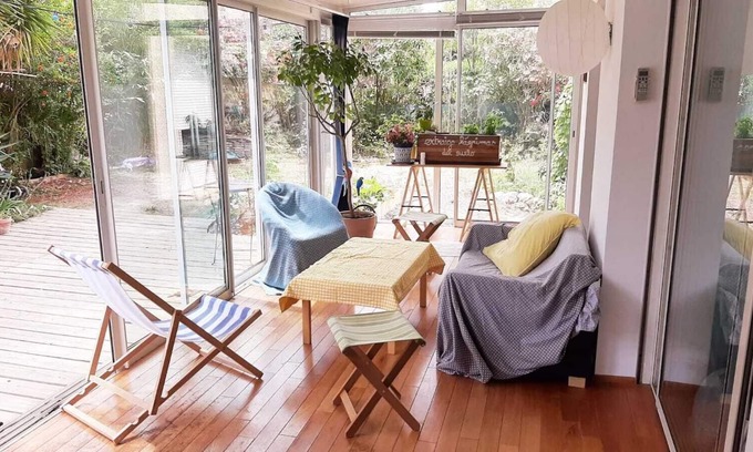 Hopitaux-Facultes House | Loft Lumineux, Jardin et Piscine Privés et Barbecue