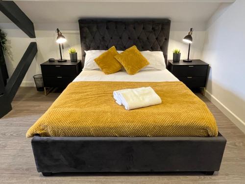 Wellingborough Apartment | Loft studio apartment, BL, Town Centre, Secure gated parking option, Modern, fresh and spacious living, Netflix ready TV, Wifi