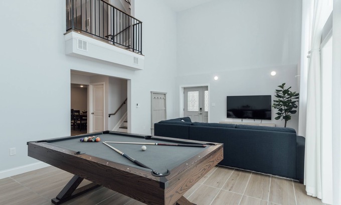 Bayonne House | Loft Townhouse * Free Parking space x2 *King bed near NYC.