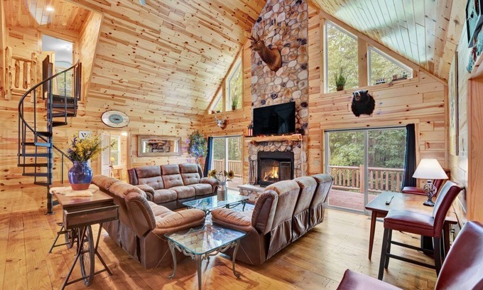 White Haven Cabin | Log Cabin 2 acre borders Lehigh River & Trail- Gameroom, 2 Bars, Fire Pit, decks