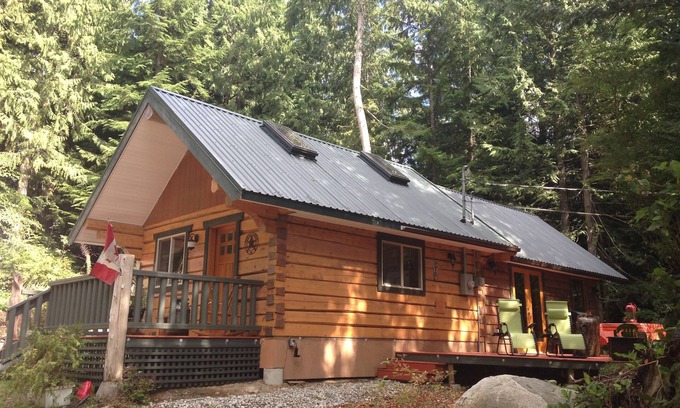 Roberts Creek Cabin | Log Cabin Fully Equipped. Up to 2 Adults + 3 Children. Dogs Welcome!