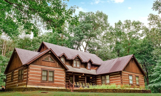 Nashville Cabin | Log cabin, hot tub, 3 minutes to Nashville!