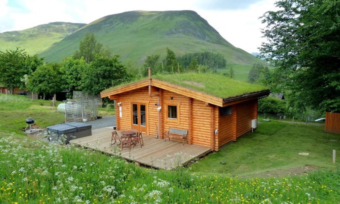 Spittal of Glenshee Cabin | Log Cabin with Hot Tub & Sauna for 2/3 | In the Cairngorm National Park | Great Views