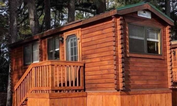 Williamsburg Cabin | Log Cabin - Williamsburg Pet-Friendly Log Cabin – Heated Pool, Free Game Room, Near Parks