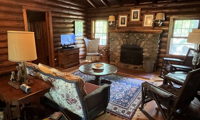Nevis Cabin | Log Home on beautiful lake setting! Stunning sunsets and room to unpack & relax.