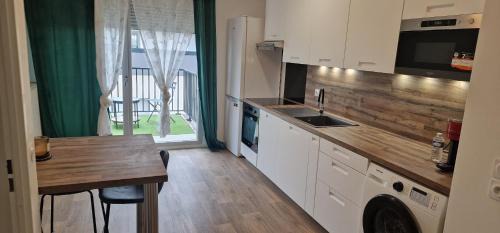 Lieusaint Apartment | Logement 2 pièces propre et calme