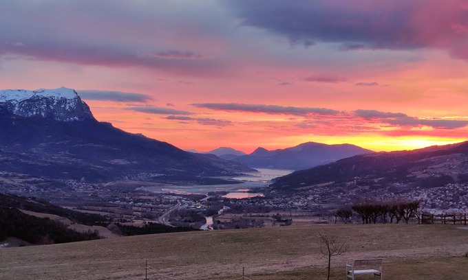 Saint-Andre-d'Embrun Apartment | Logement au Calme Entre lac et Montagne Avec Jardin