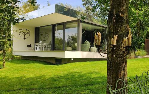 Ohey Villa | Logement insolite miroir dans la nature avec hottub