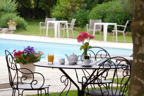 Aix-les-Bains Hotel | Logis Auberge Saint Simond