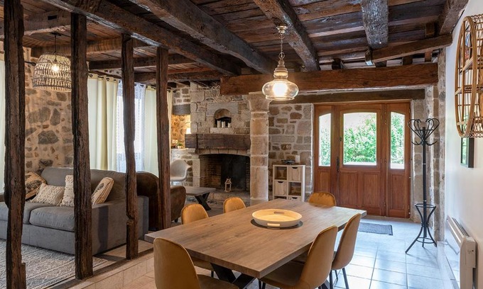 Beaulieu-sur-Dordogne Apartment | Logis face à l'Abbatiale
