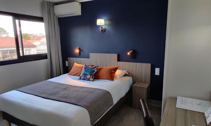 Royan Hotel | Logis Hôtel Les Bleuets