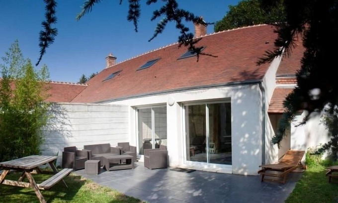 Sigloy Cottage | Loire Valley cottage with heated pool, tennis, WIFI, BBQ