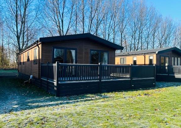 Allerthorpe House | Loki's Retreat Lodge with Hot Tub