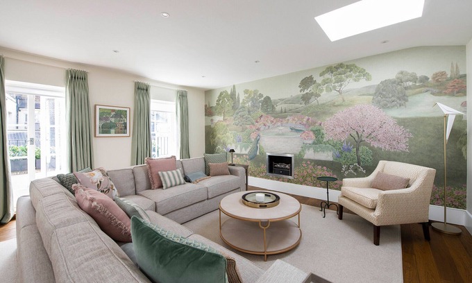 South Kensington House | London Perfect, three level home, balcony, quiet neighborhood, Kensington