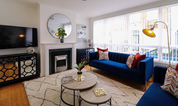 Courtfield House | London South Kensington Luxury 4-Bed Mews House + Free Parking