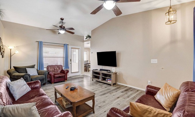 Paradise House | Long Term Discount! Minutes from AP & LV Strip!