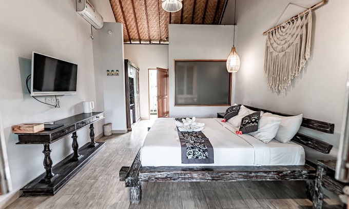 Singakerta Villa | LONG TERM Rent Only - Budget Friendly Private Room