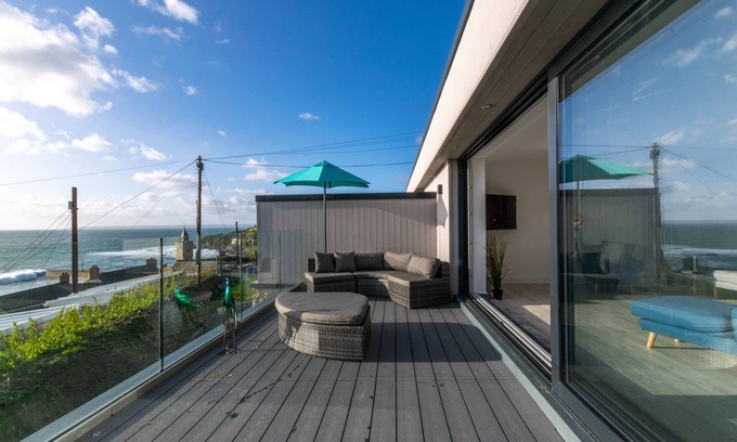 Porthleven House | Longitude 5° W - Three Bedroom House, Sleeps 6