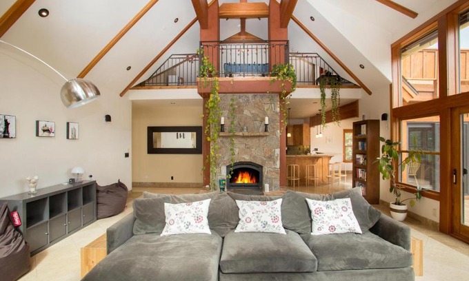 Kings Beach House | Look Out Lodge - On North Shore w Lake View, Hot Tub, Pool Table and Pet Friendly