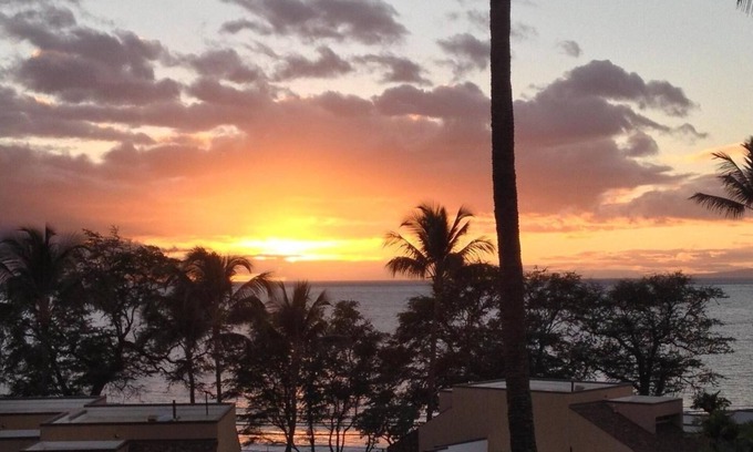 Kihei Condo | LOOKING FOR A LUXURY CONDO WITH FAB VIEWS? THIS IS IT! Located in Hotel Zone.