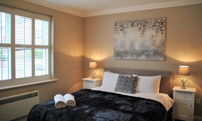 Windsor Apartment | Lord Raglan House One Bedroom with Parking