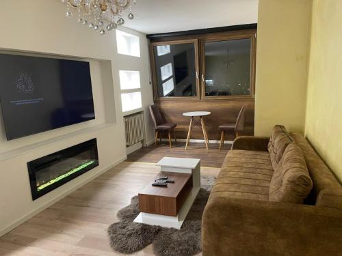 Vozdovac Apartment | Loronobeo.forest