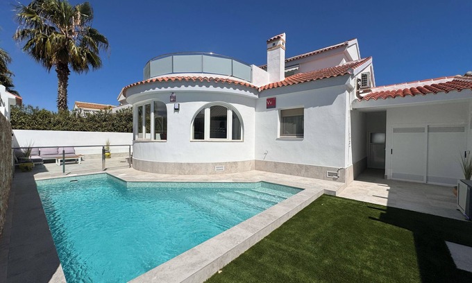 Los Alcazares Villa | Los Alcázares- Detached Villa, Private Swimming Pool, 500m from Beach .