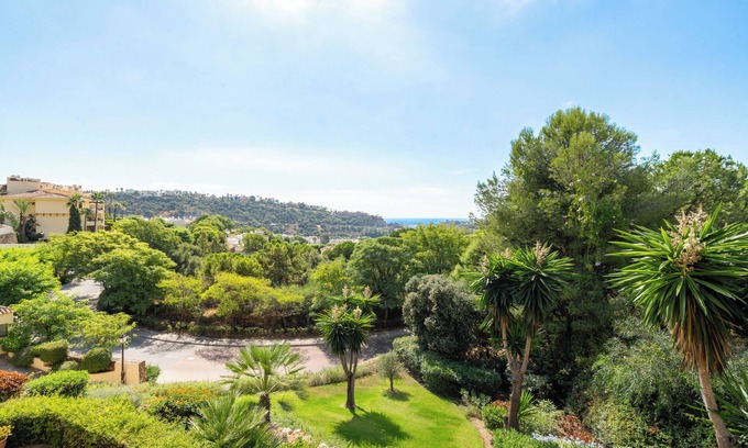 Benahavis Apartment | Los Pinos 104 - Beautiful 3 BR with pools near Marbella