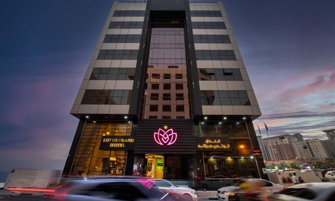 Al Muraqqabat Hotel | Lotus Grand Hotel